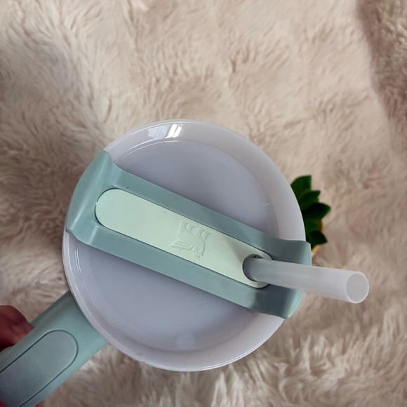 Stanley The Quencher H2.0 Flowstate™ Tumbler 40 OZ Seafoam Blue NWT - Picture 8 of 9